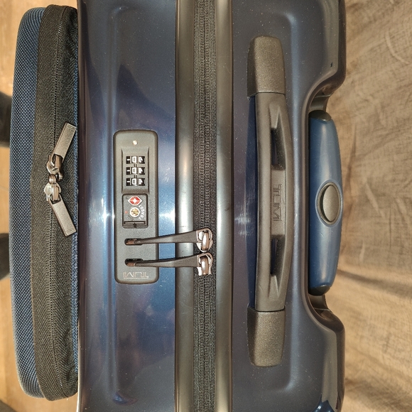 NWT Tumi V4 Continental 4 Wheeled Carry-On Front Pocket - Picture 10 of 13